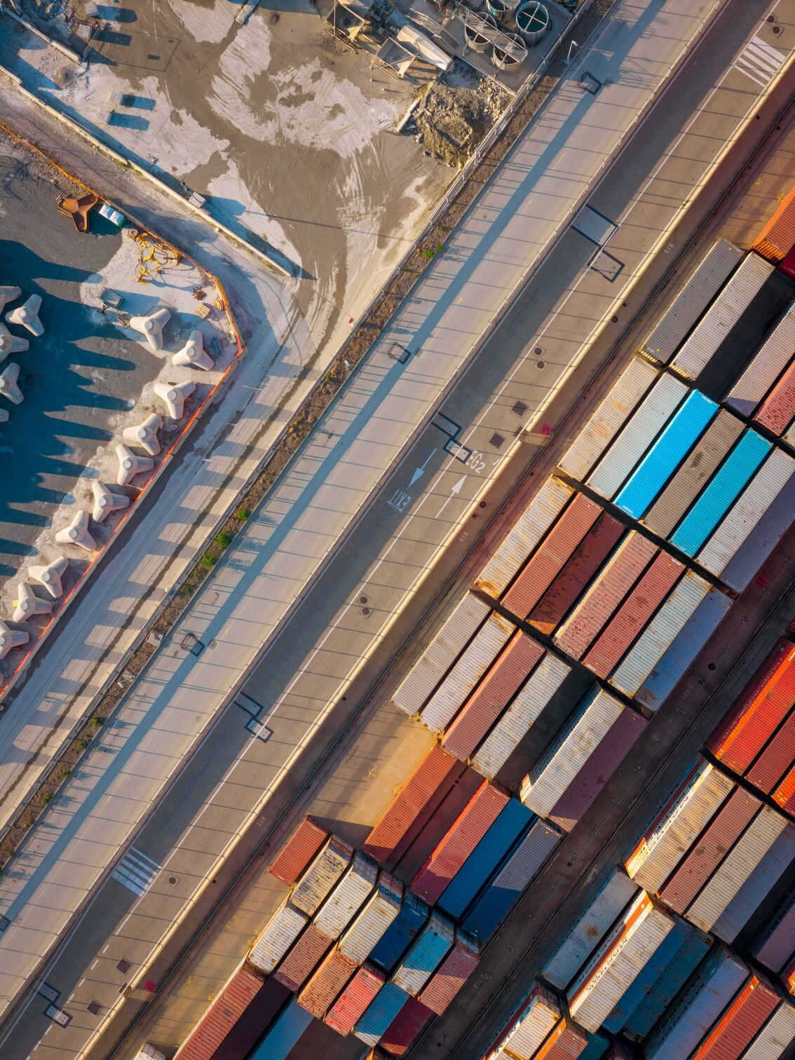 Container terminal supporting resilient supply chain and logistics operations